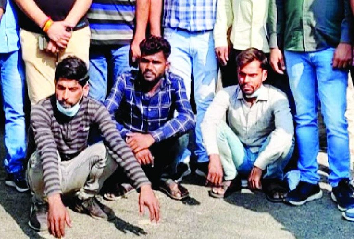 miscreants looted truck loaded with iron rods in firozabad