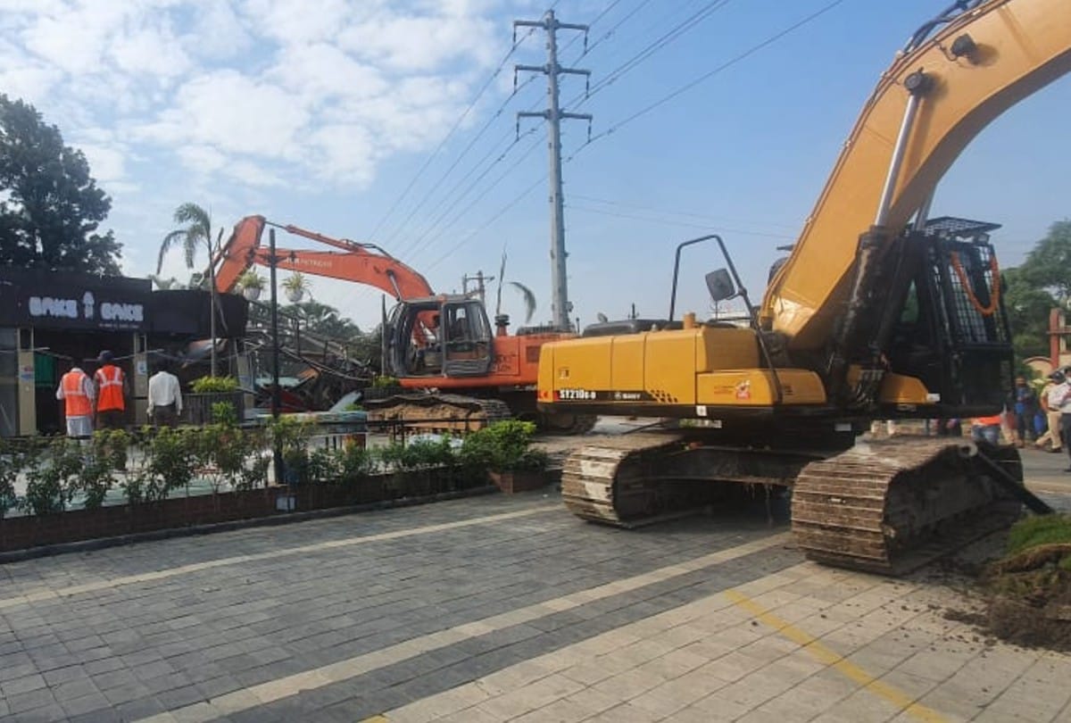 the administration landed illegal constructions In Indore madhya pradesh, taught lesson to the goons