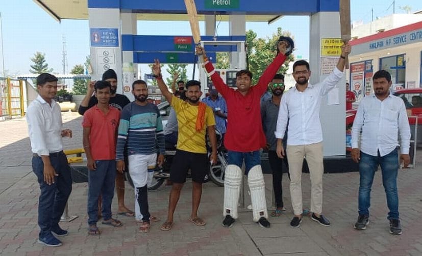 Petrol beyond 100, Congress demonstrated