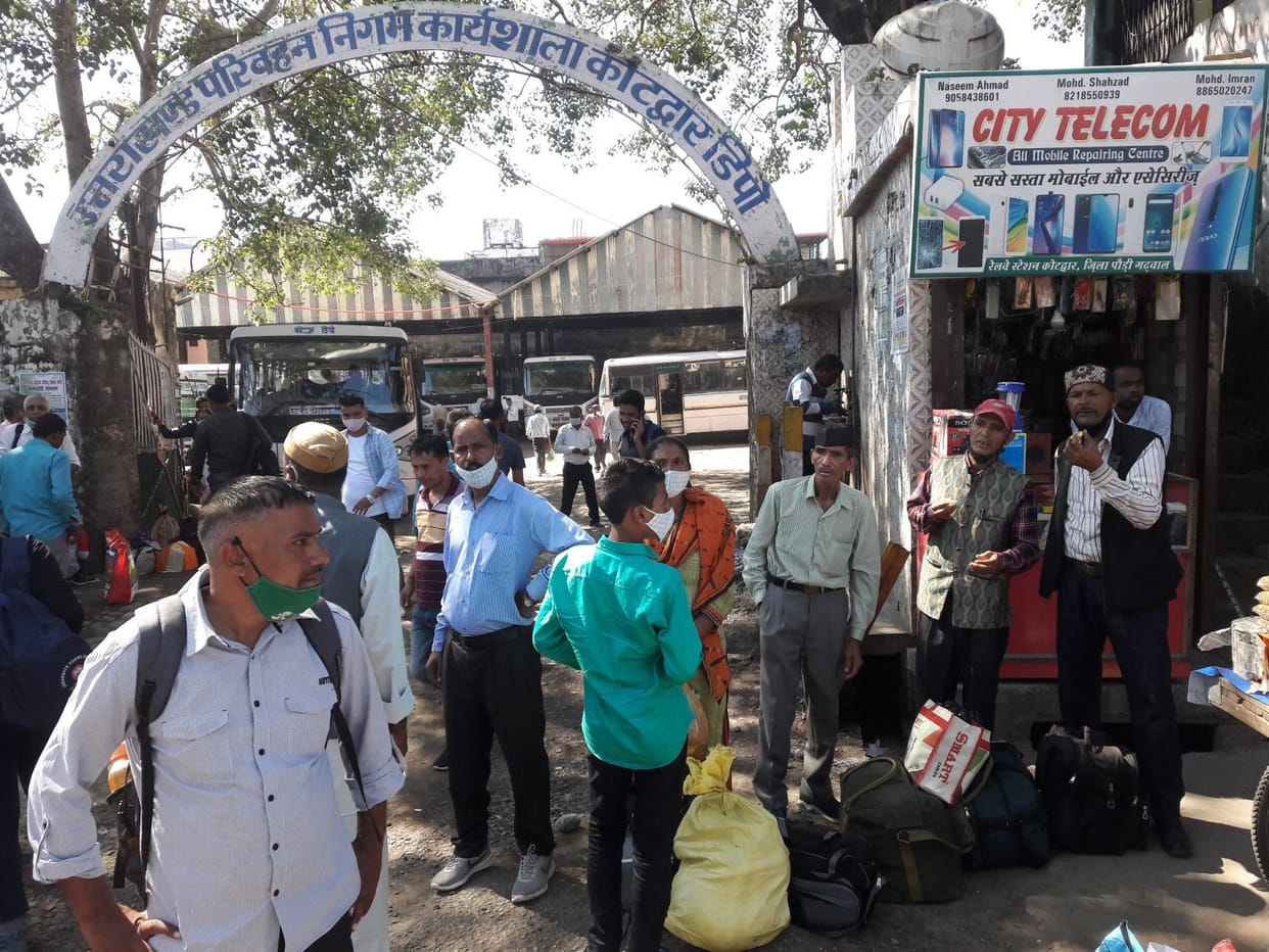 There was a fight to catch the bus of the plain route including Delhi