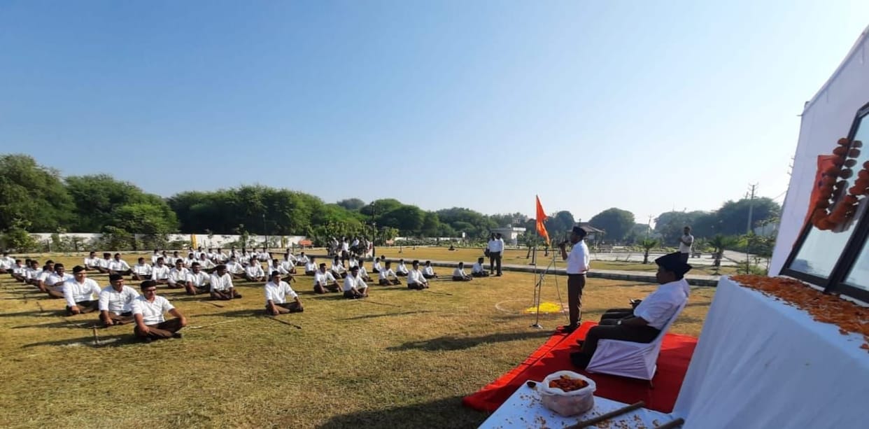 Celebrated the foundation day of Rashtriya Swayamsevak Sangh by worshiping weapons and power
