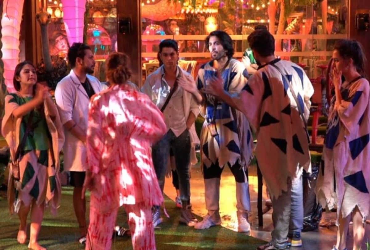 Bigg Boss 15: Afsana Khan tore Akasa Singh shirt in a scuffle calls Shamita Shetty an old woman
