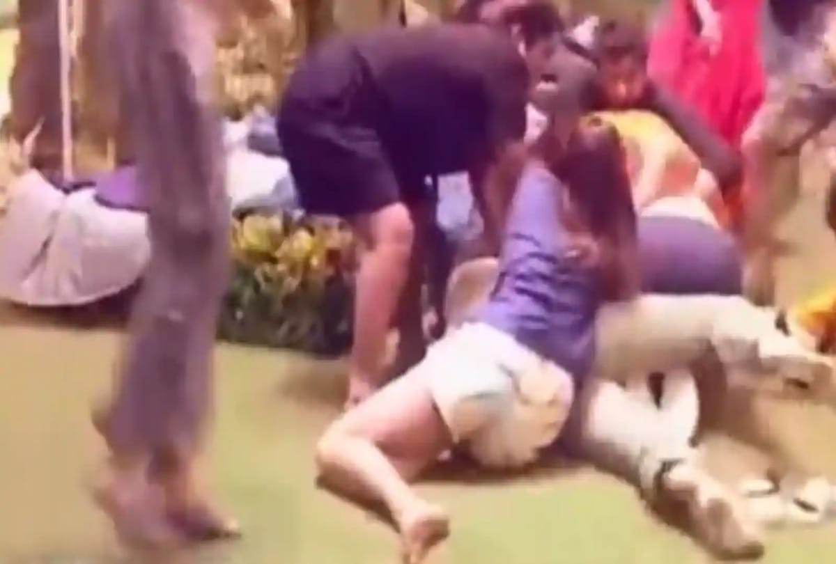 bigg boss 15 after afsana khan and akasa singh fight bb warned contestant to not get into physical fight