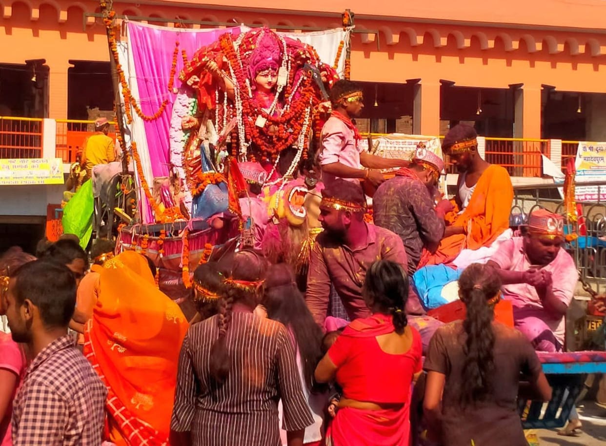 Mother's cheers echoed in idol immersion