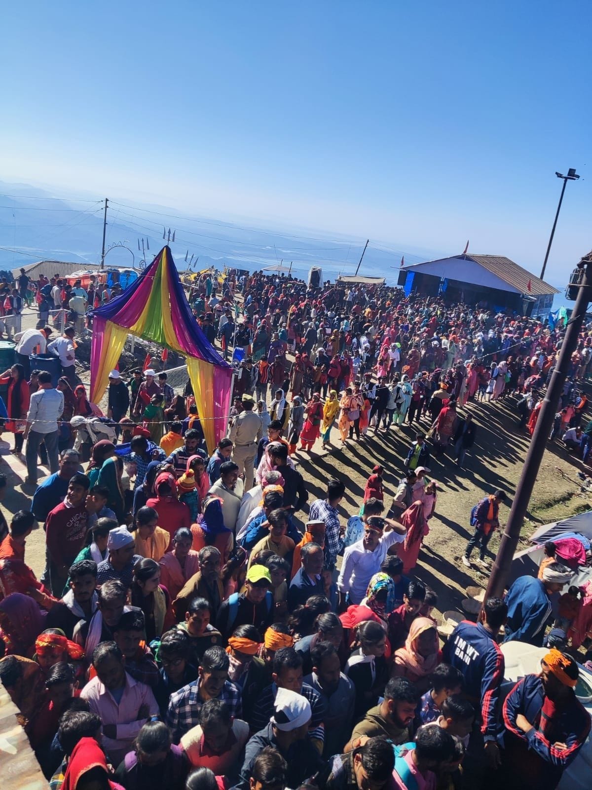 Devotees engaged in Maha Aarti in the court of Jodaya Mata