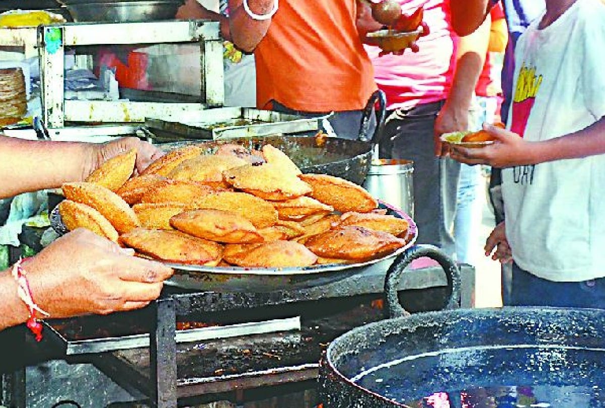 Bedai kchodi breakfast giving eight types of diseases to Agra people