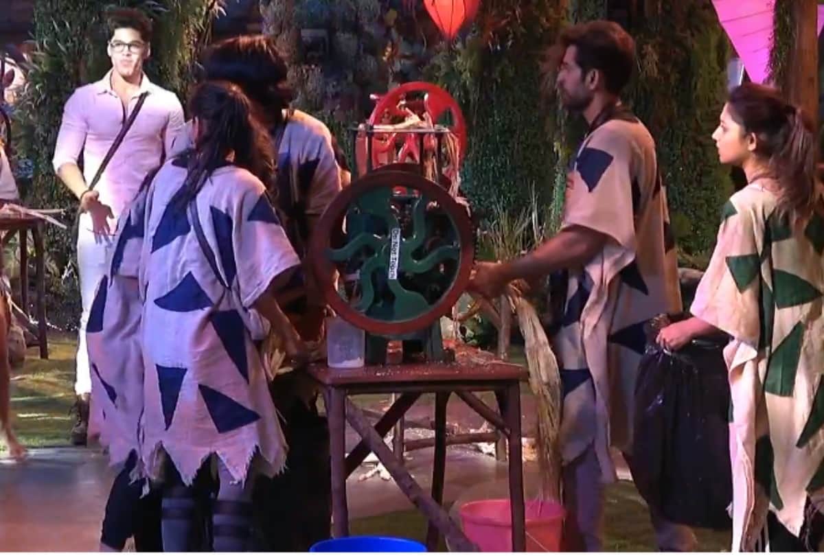 Bigg Boss 15 contestant Tejasswi Prakash Vishal Kotian  and jay bhanushali enter in main house win the task