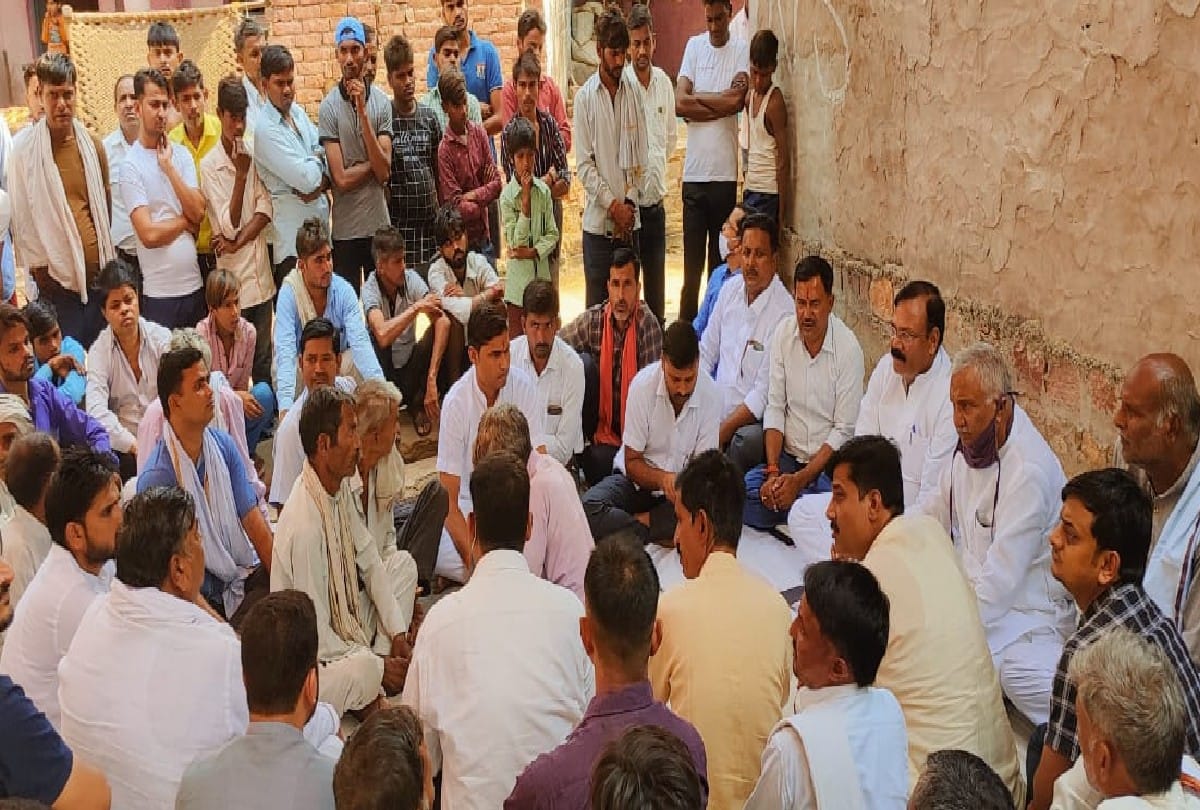 MP and MLA met the relatives of the victim families of Parvati river accident in agra