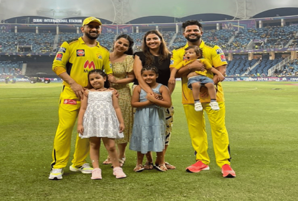 MS Dhoni wife Sakshi baby bump photos goes viral on social media during ipl 2021