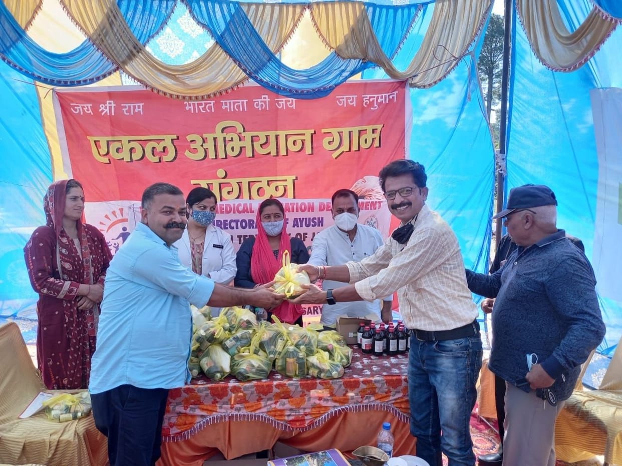 Free medicines distributed among people under single campaign