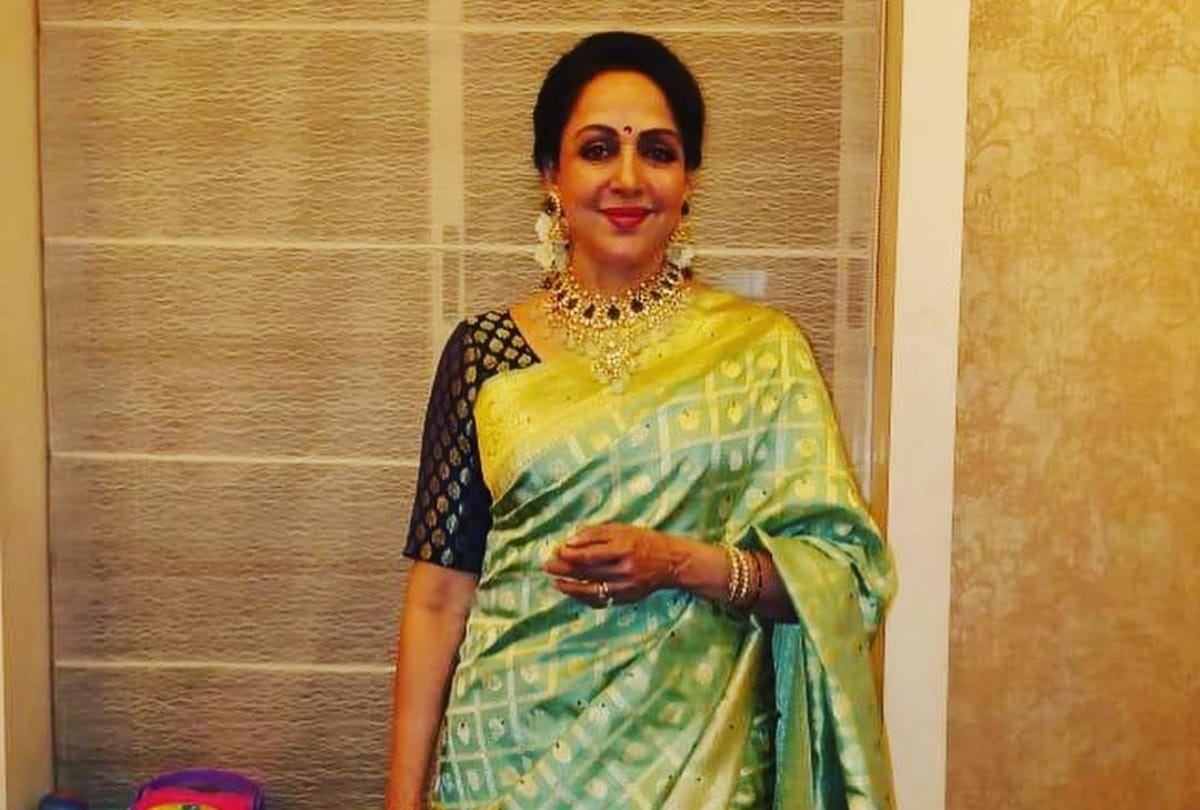 hema malini left shooting in mid and gets angry with her mother jaya know details