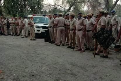 कुंडली बॉर्डर पर तैनात पुलिसकर्मी।