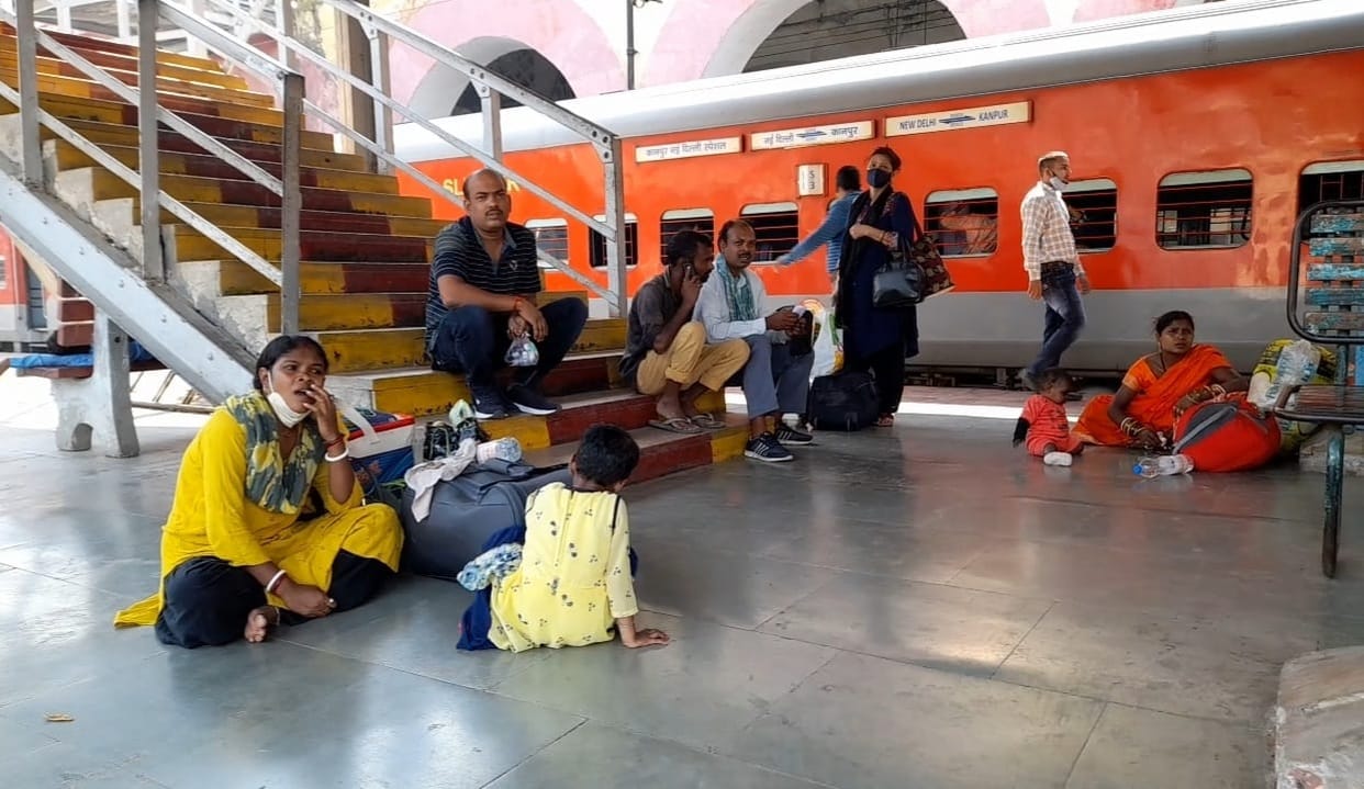 delhi-howrah rail route resumed train services