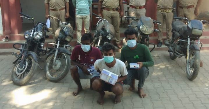Three vehicle thieves caught, five vehicles and looted goods recovered