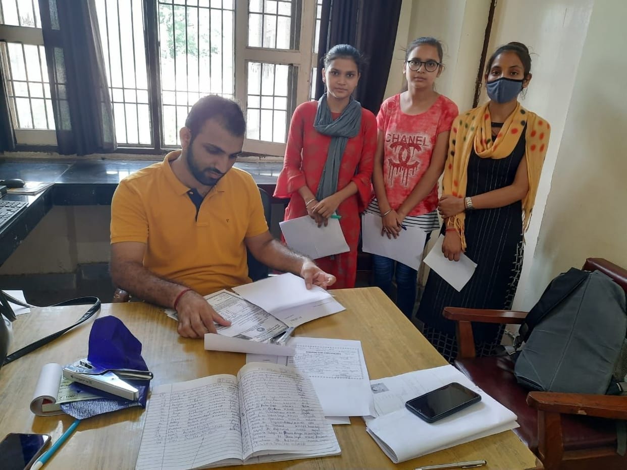 Extended the last date for online applications of UG course to 25 October