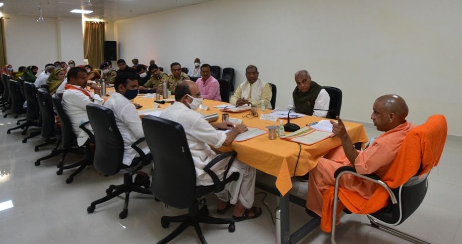 Take action against those who send defective furniture: CM