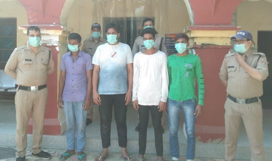 Five arrested with 45 grams smack