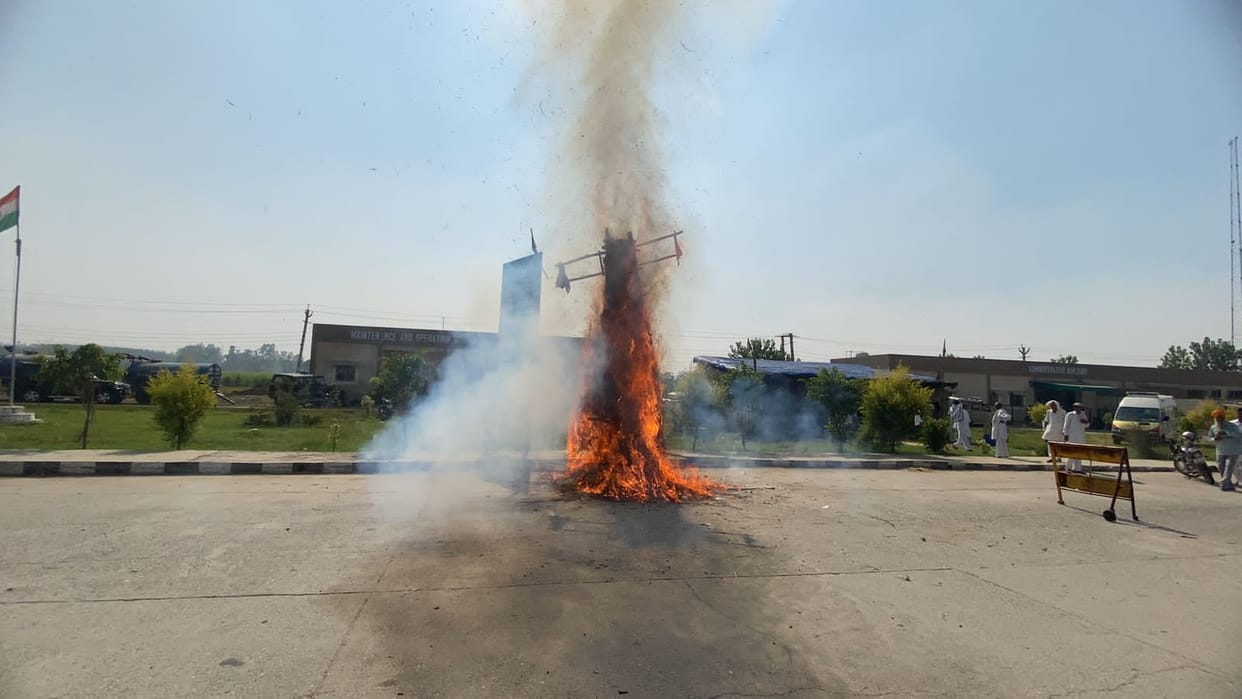 Farmers burnt effigies of governments, Yamunanagar