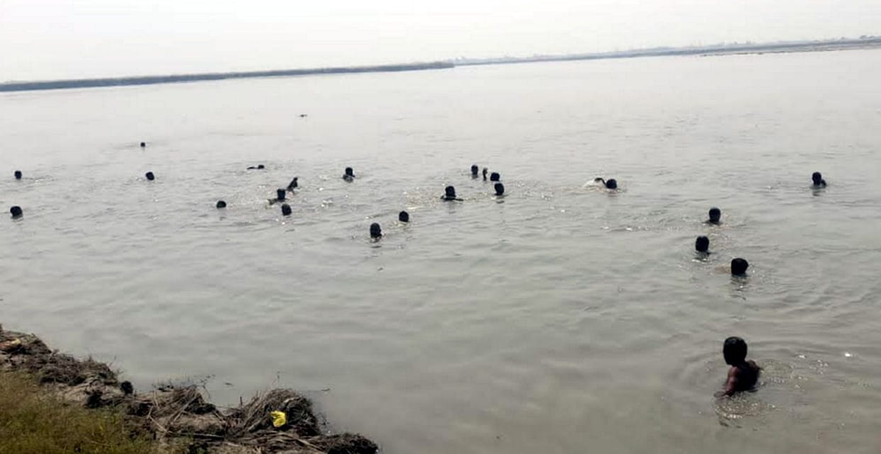 During idol immersion, four people of Firozabad who flowed in the Ganges were not found, search operation continues