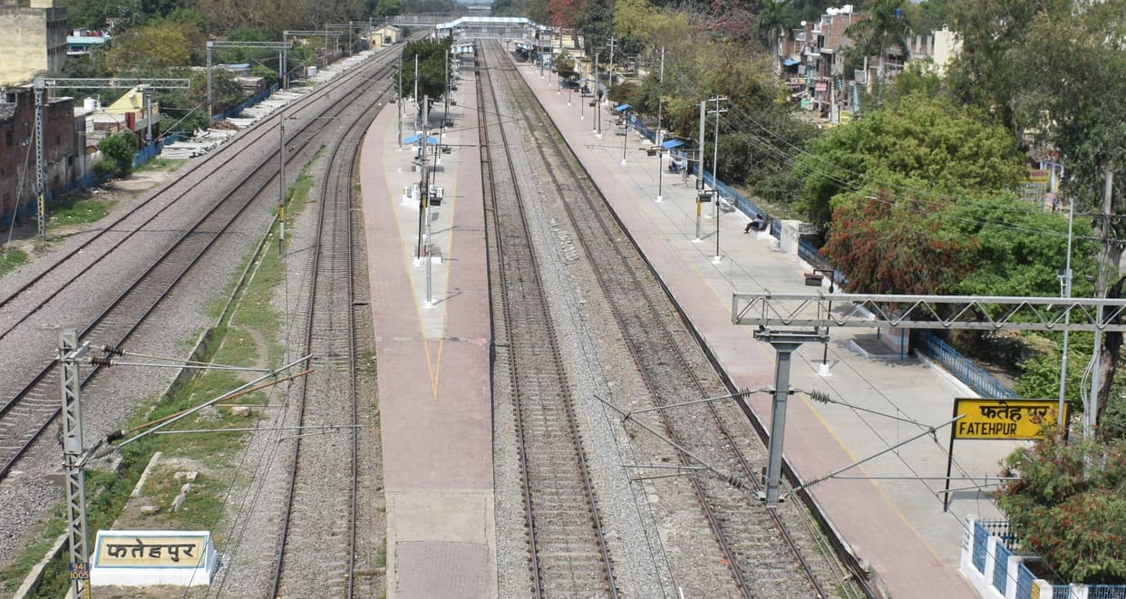fathepur news,Rail traffic stalled for 23 hours, 403 people could not travel