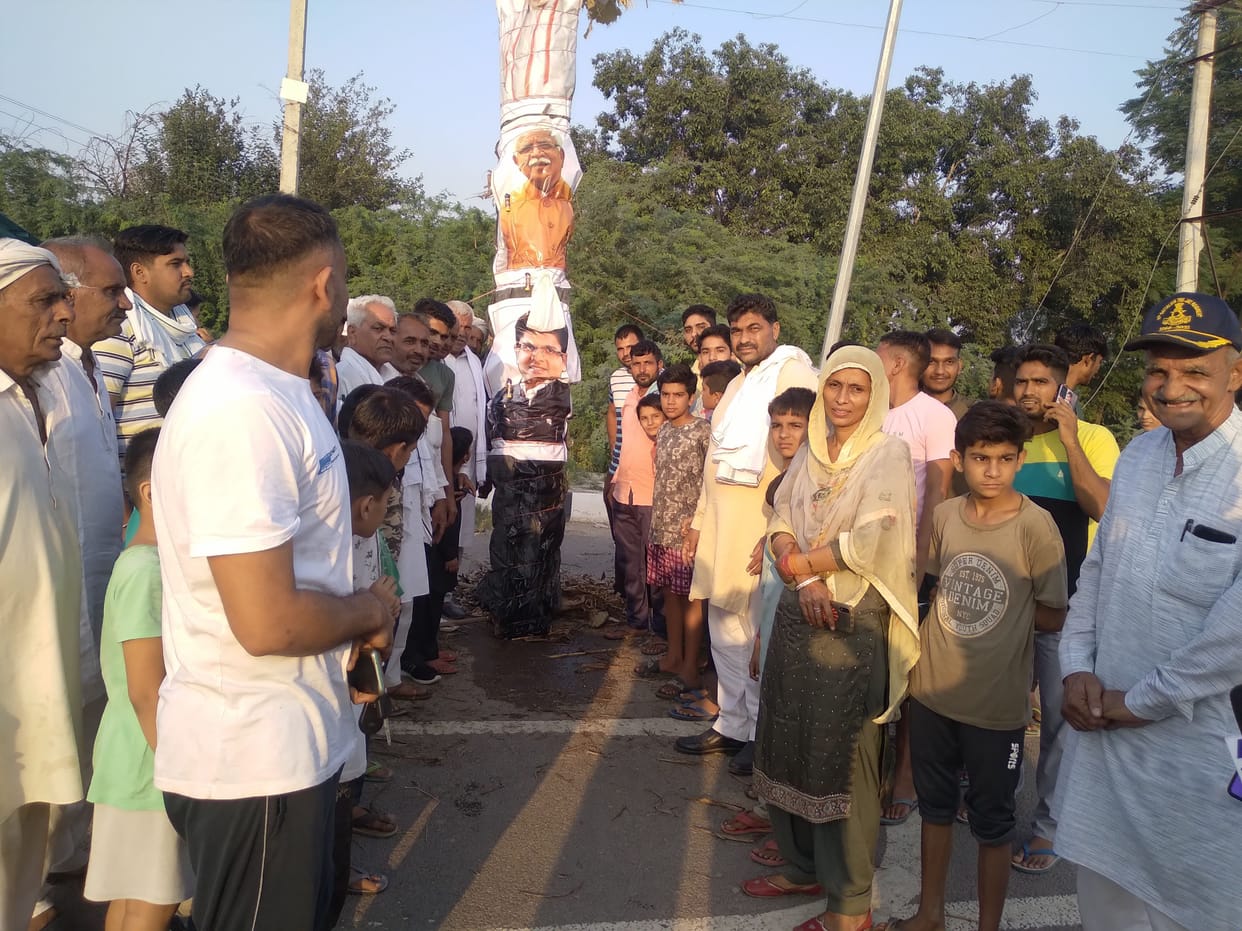 Farmers burnt effigies of BJP and JJP leaders