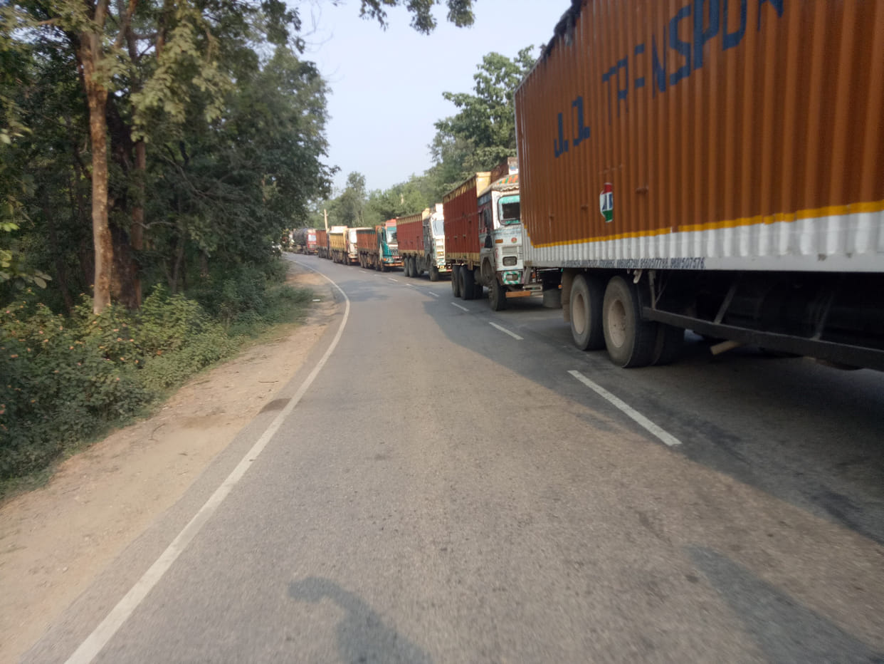 Happiness turned into mourning in sonebhadra after  pregnant lady died due to Ambulance stuck in severe road jam