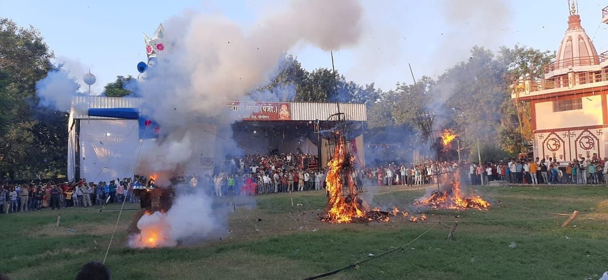 Arrogant Ravana ended with the fire of Shri Ram