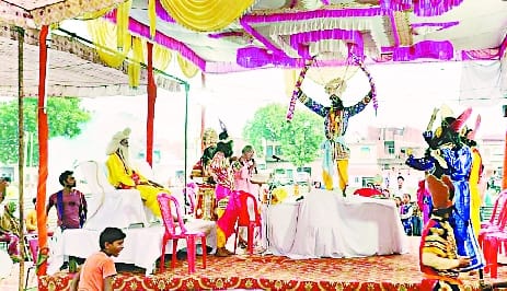 Ramlila was started in Mohammadi by mobilizing Chavanni-Chawanni