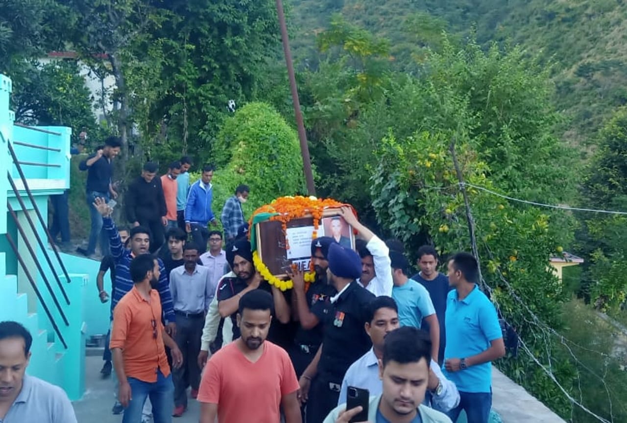 Uttarakhand News: martyr Rifleman Vikram Singh Negi dead body reached home, see photos