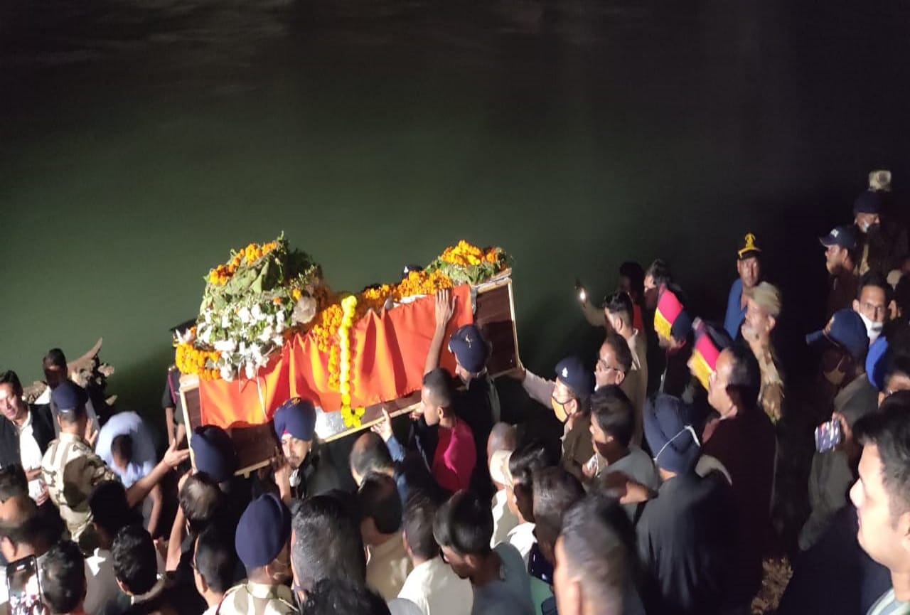 Uttarakhand News: martyr Rifleman Vikram Singh Negi dead body reached home, see photos