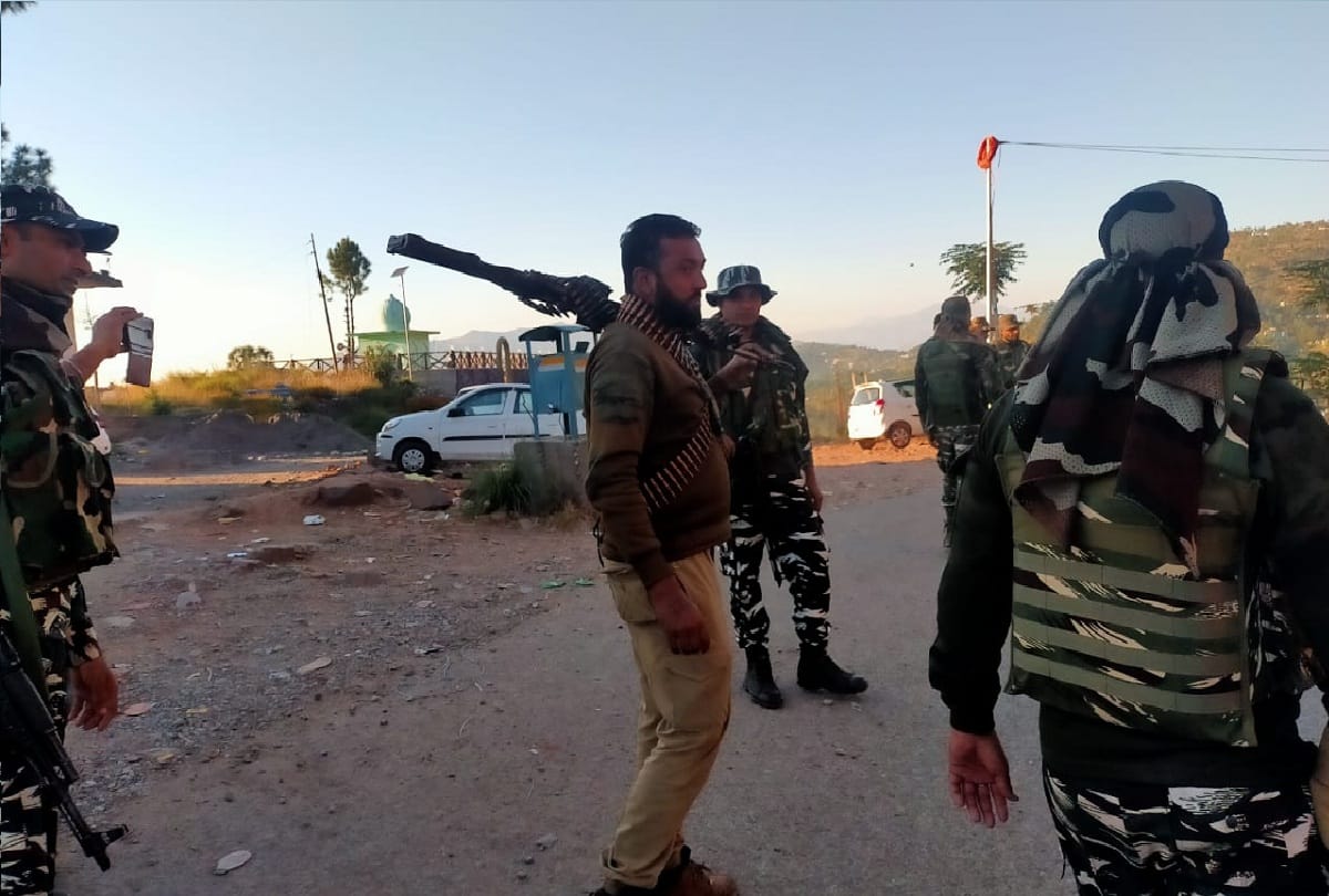 Poonch jammu and kashmir news terrorists associate arrested in Poonch Caught taking pictures of military bases objectionable videos and pakistan mobile number found