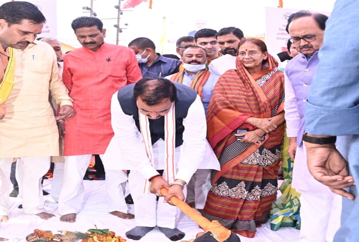 Prayagraj: Deputy CM Keshav Prasad Maurya lays foundation stone of railway flyover.