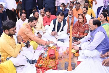 Prayagraj: Deputy CM Keshav Prasad Maurya lays foundation stone of railway flyover.