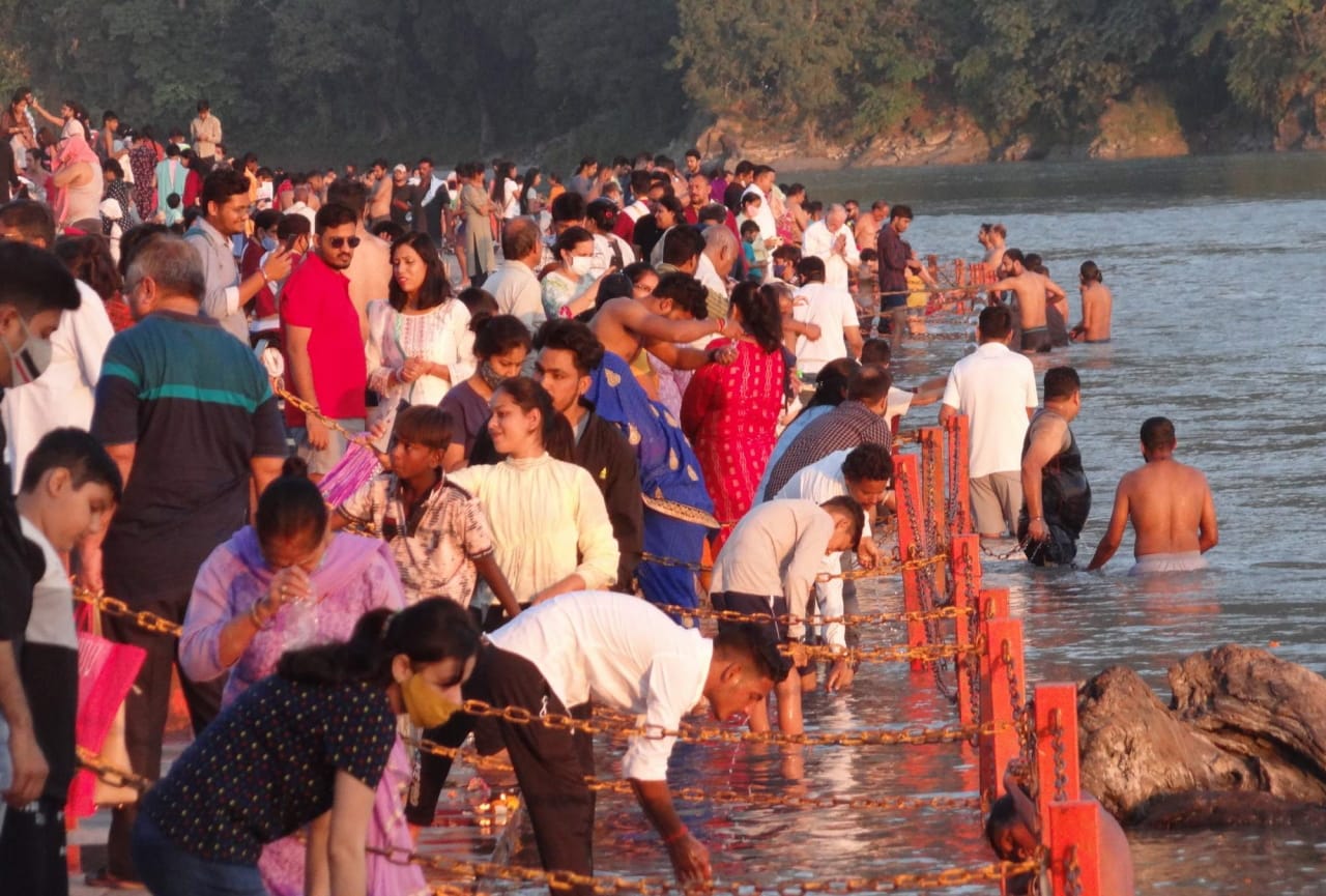 Uttarakhand News: Tourist Heavy Crowd in Weekend, see Photos