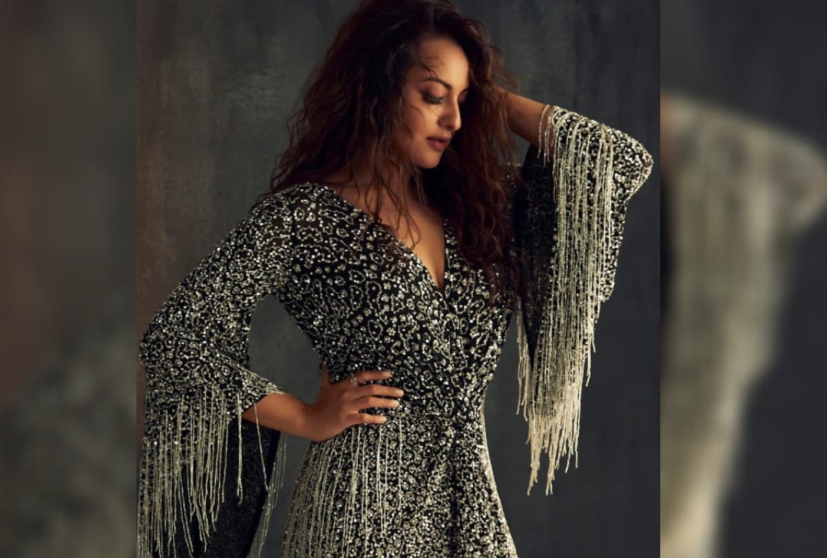 Sonakshi Sinha 4 Shimmery Outfits Best For Party Look