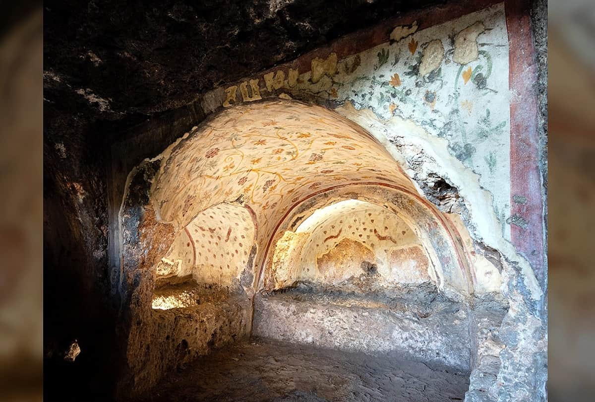 400 stone cut chamber tombs treasure alexander the great sikandar turkey, kabragah