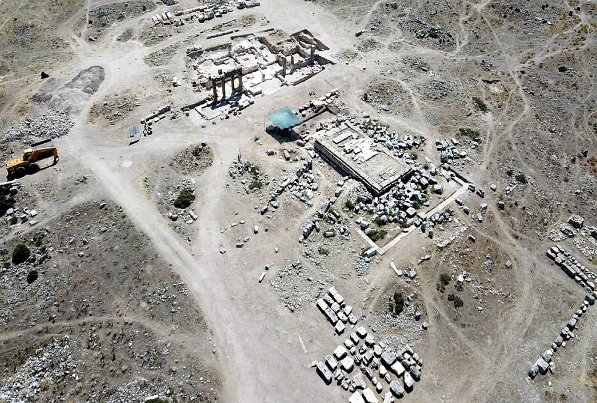 400 stone cut chamber tombs treasure alexander the great sikandar turkey, kabragah