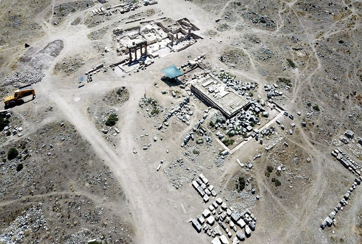 400 stone cut chamber tombs treasure alexander the great sikandar turkey, kabragah