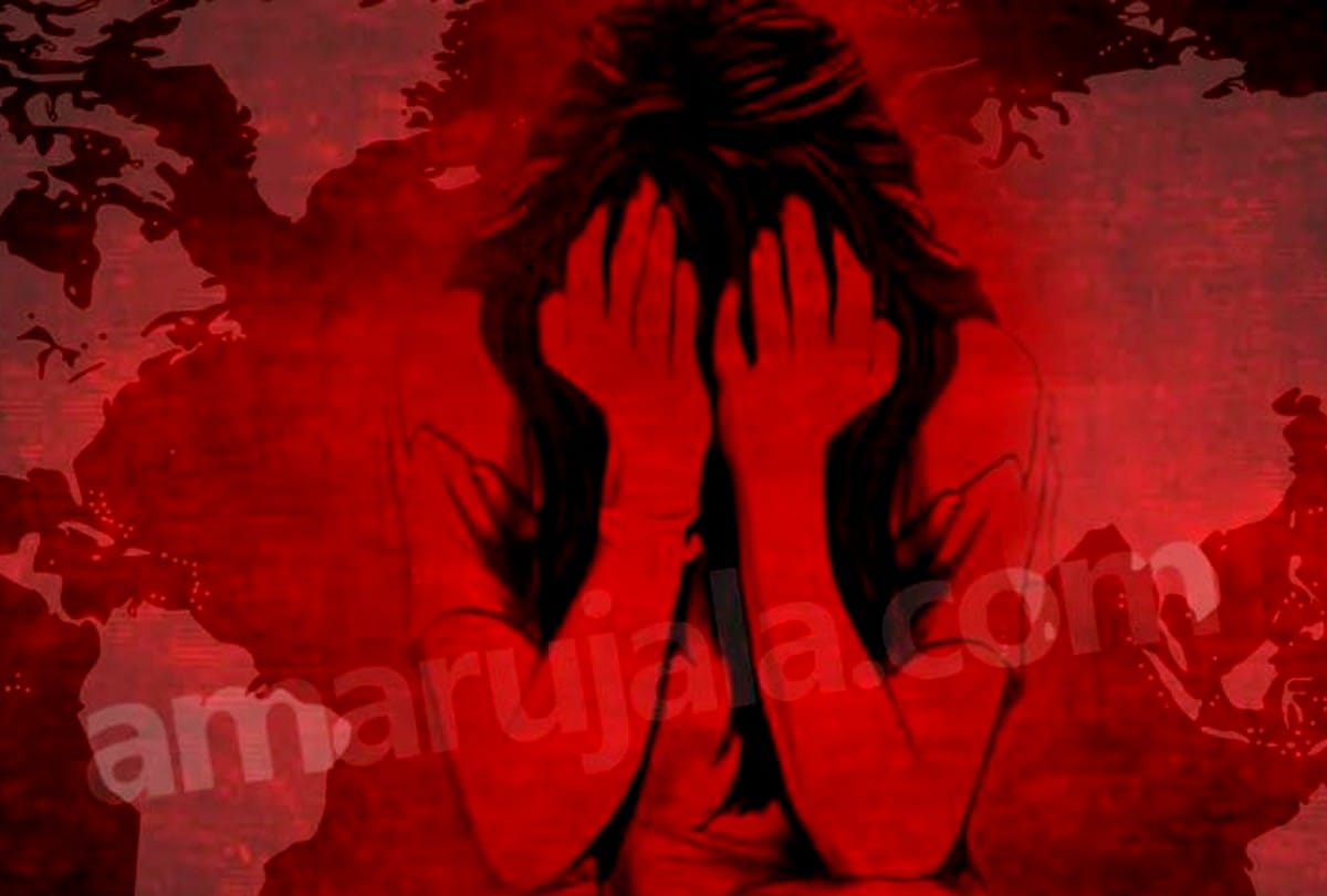 student arrested for blackmailing junior girl student in agra