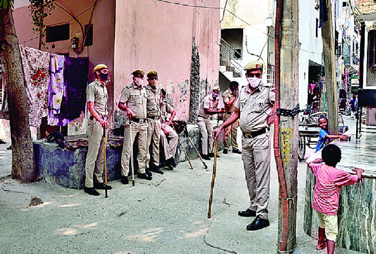  People of two communities clashed in delhi