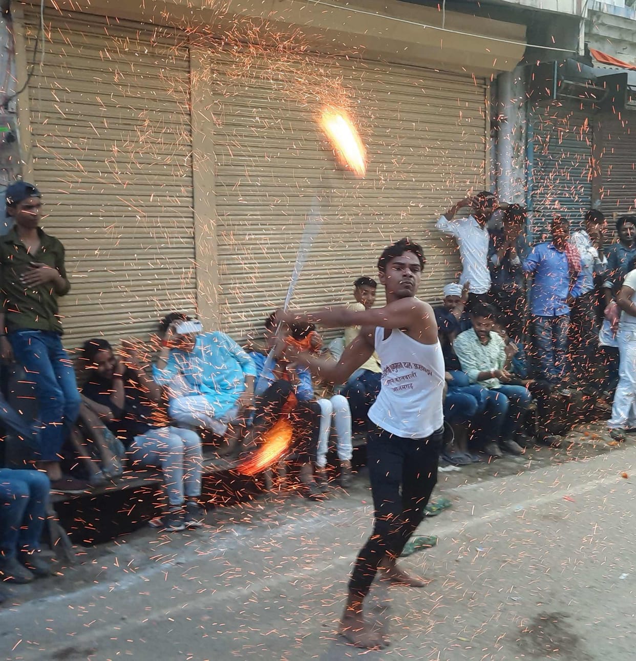 Artists of Akharas wooed by performing amazing art