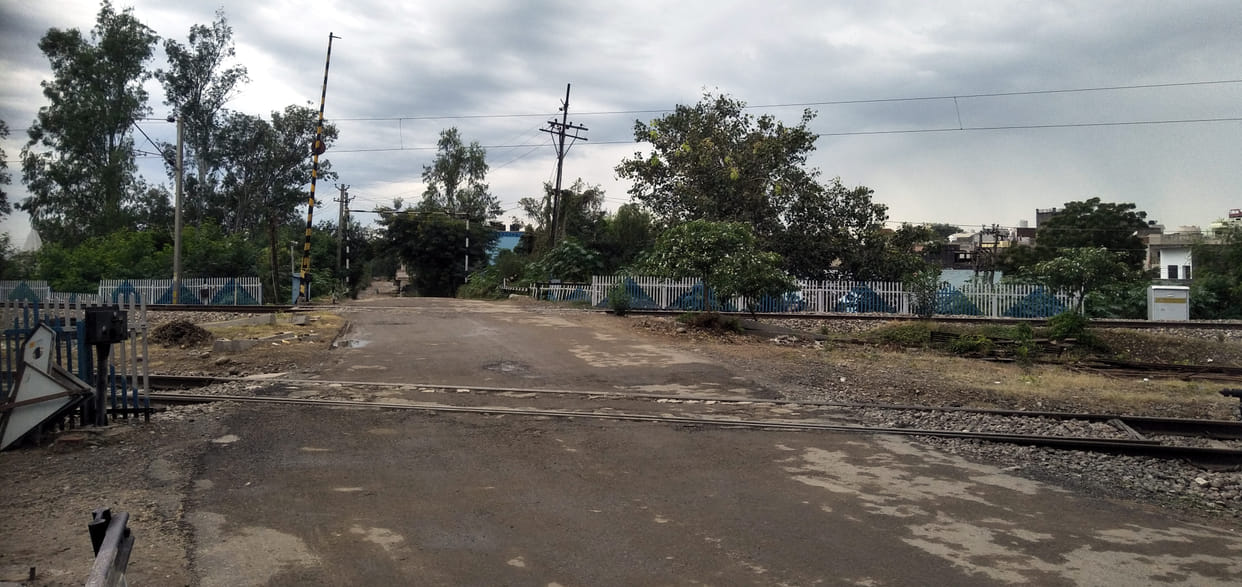 Farmers will jam the railway track from 10 to 4 o'clock today