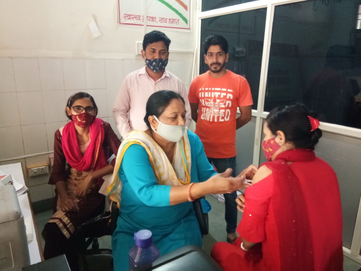 Corona vaccine was given to 50 people in civil hospital
