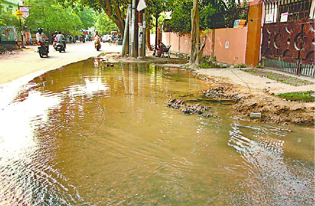 Weather changed due to Jawad storm rain with strong wind for two days in varanasi UP