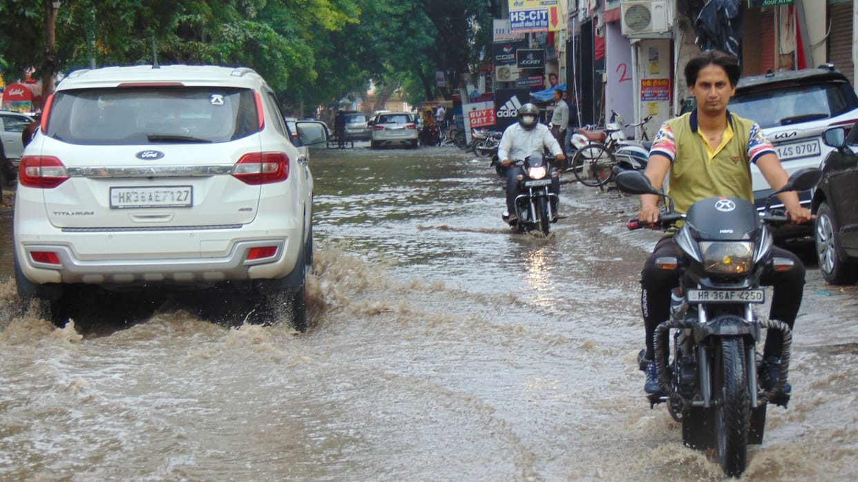 Temperature dropped due to 40 mm of rain, the condition of the city worsened due to waterlogging