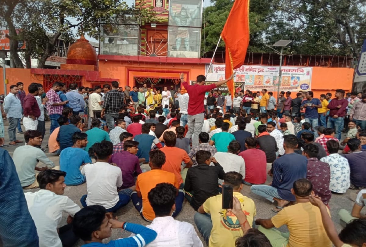 Bajrang Dal protest against killing and temple attack case in Bangladesh creates traffic jam