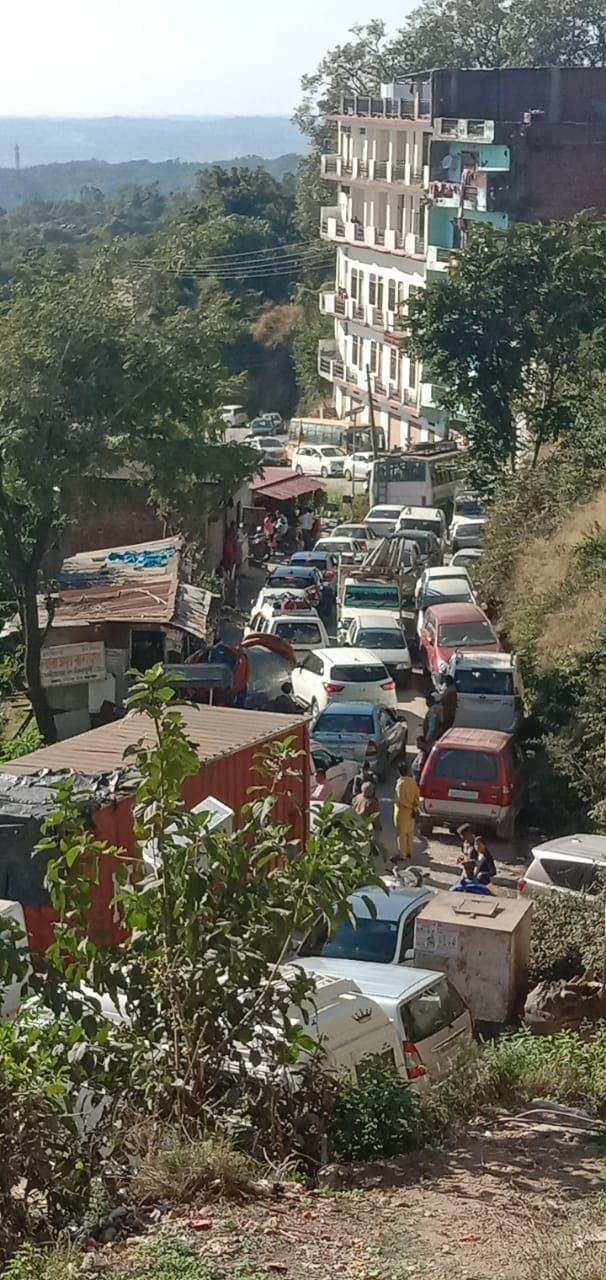 Due to lack of parking, there was a jam on Talwara bypass for several hours