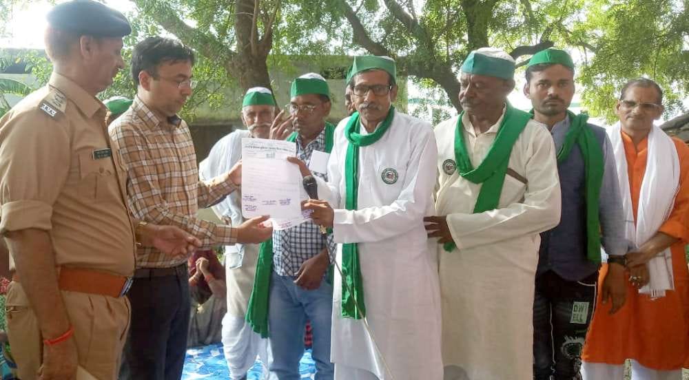 Farmers adamant on demand of resignation of Union Minister