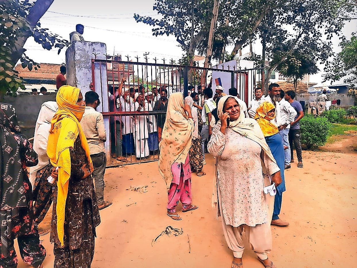 Farmers got 1400 bags of DAP, distributed in Punhana police post