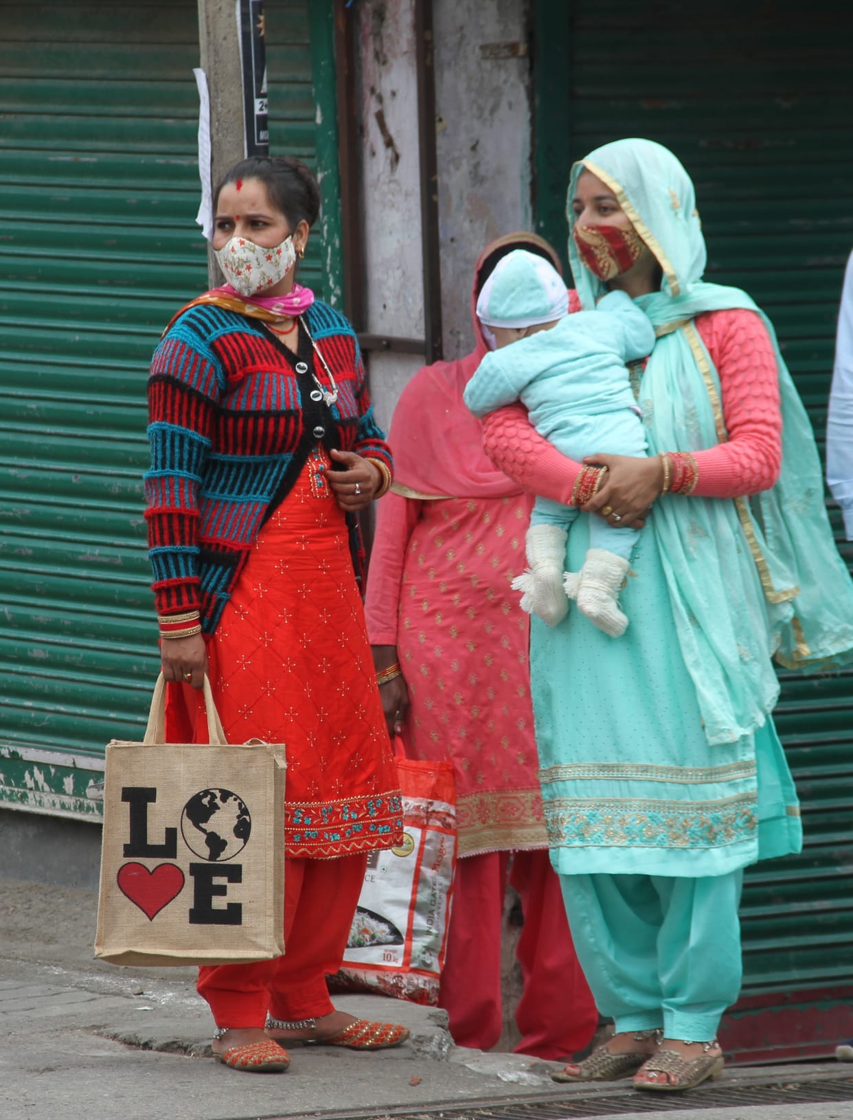 Rain in the plains, snowfall on Dhauladhar caused mercury, increased cold